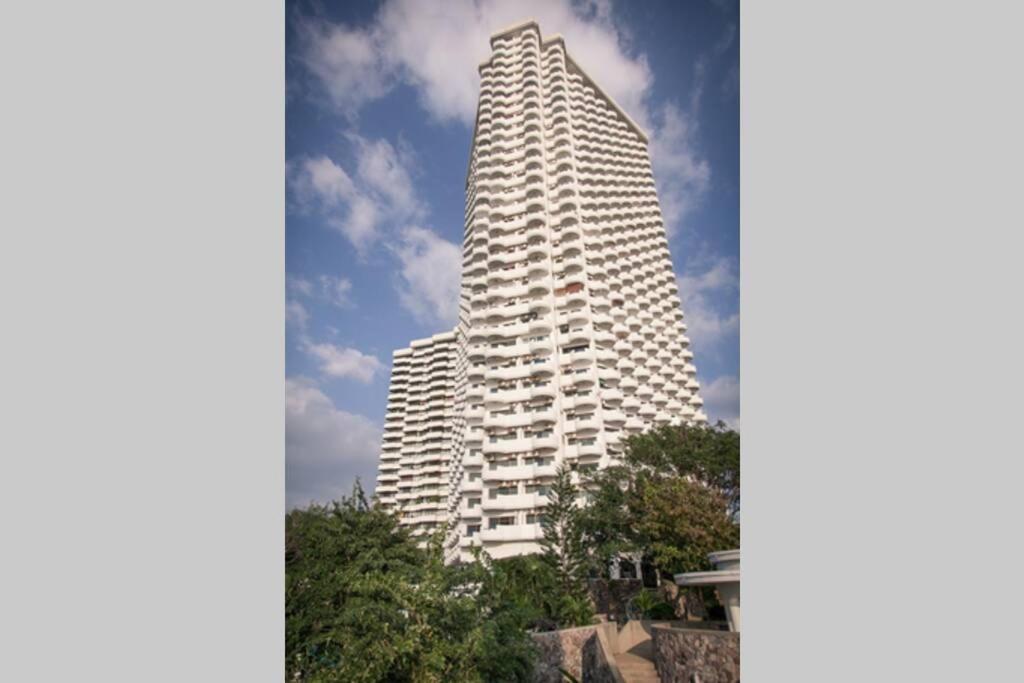 Pattaya Seaside Balcony/Beach Front/4 Peoples Na Chom Thian Exterior photo